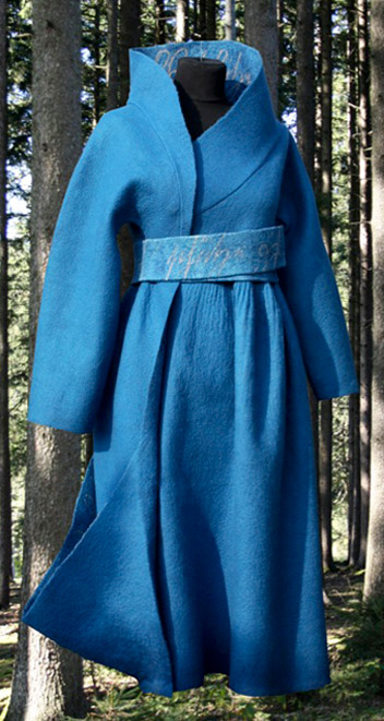 nunofelt dress created by Gudrun Bartenberger